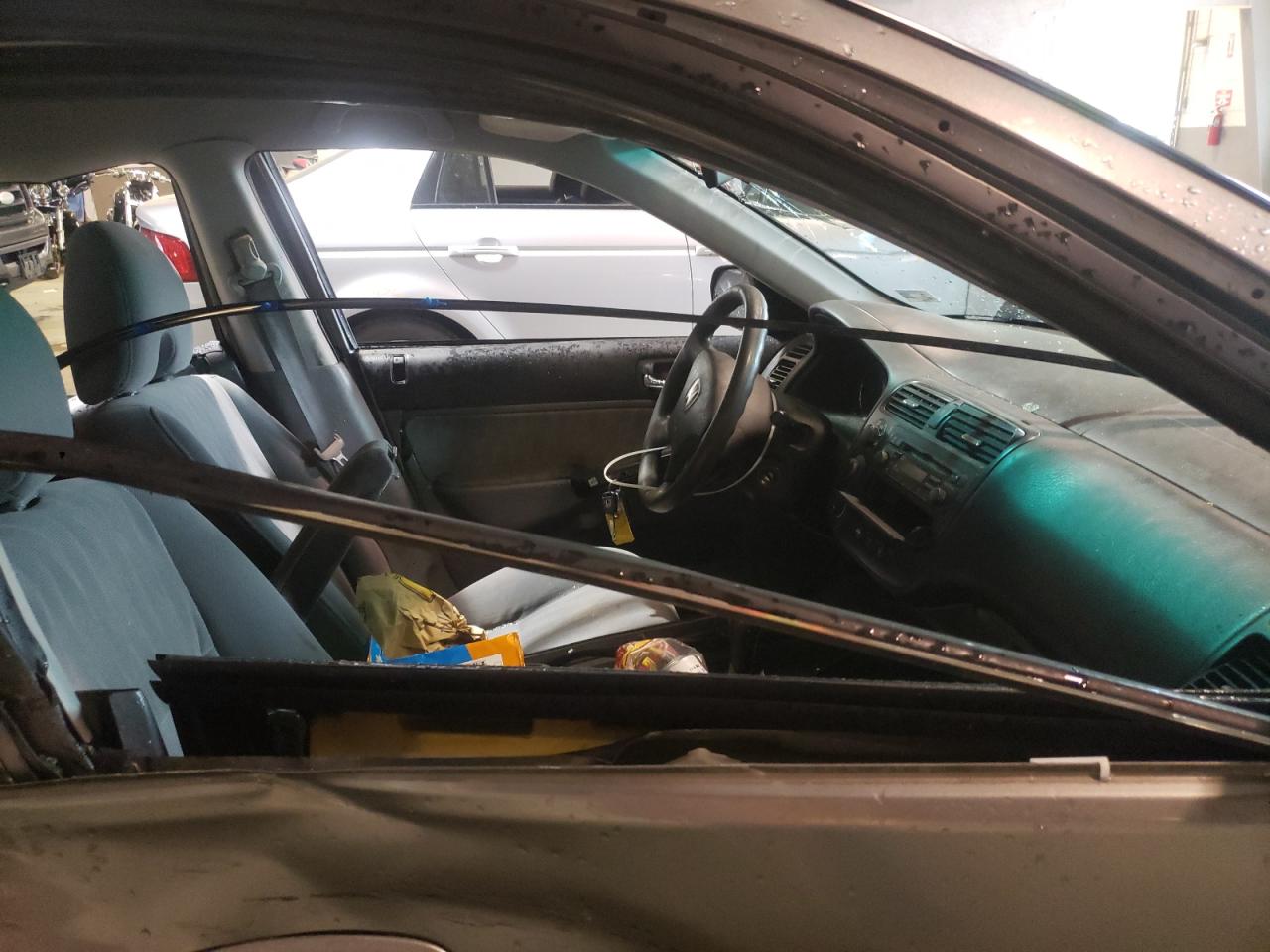 Photo 5 from auction – 2005 HONDA CIVIC with VIN 2HGES15515H628860
