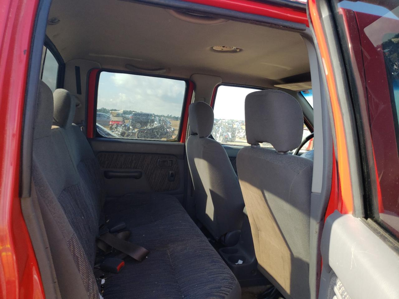 Photo 6 from auction – 2000 NISSAN FRONTIER C with VIN 1N6ED27T4YC360174