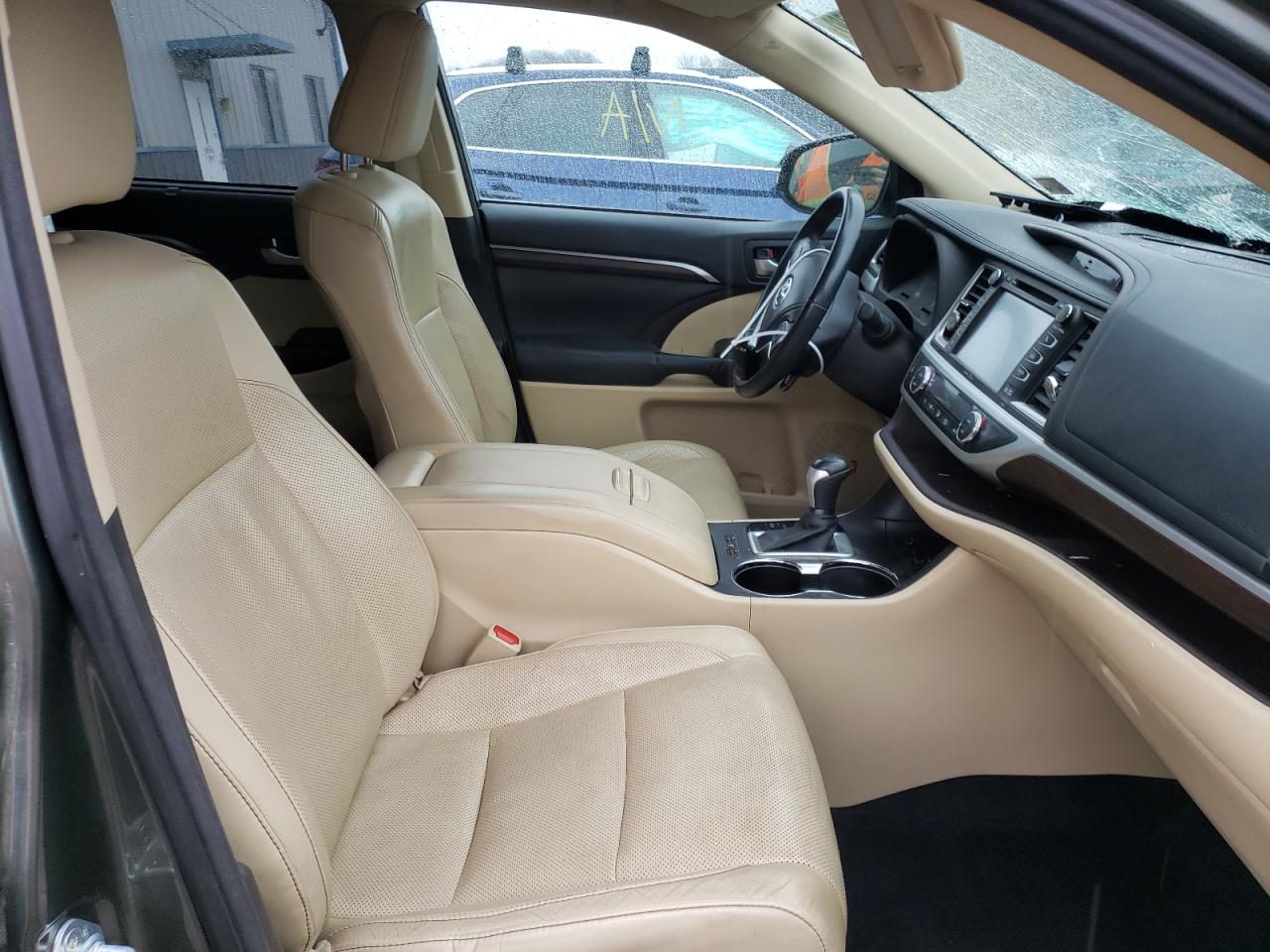 Photo 5 from auction – 2015 TOYOTA HIGHLANDER with VIN 5TDDKRFH7FS073904