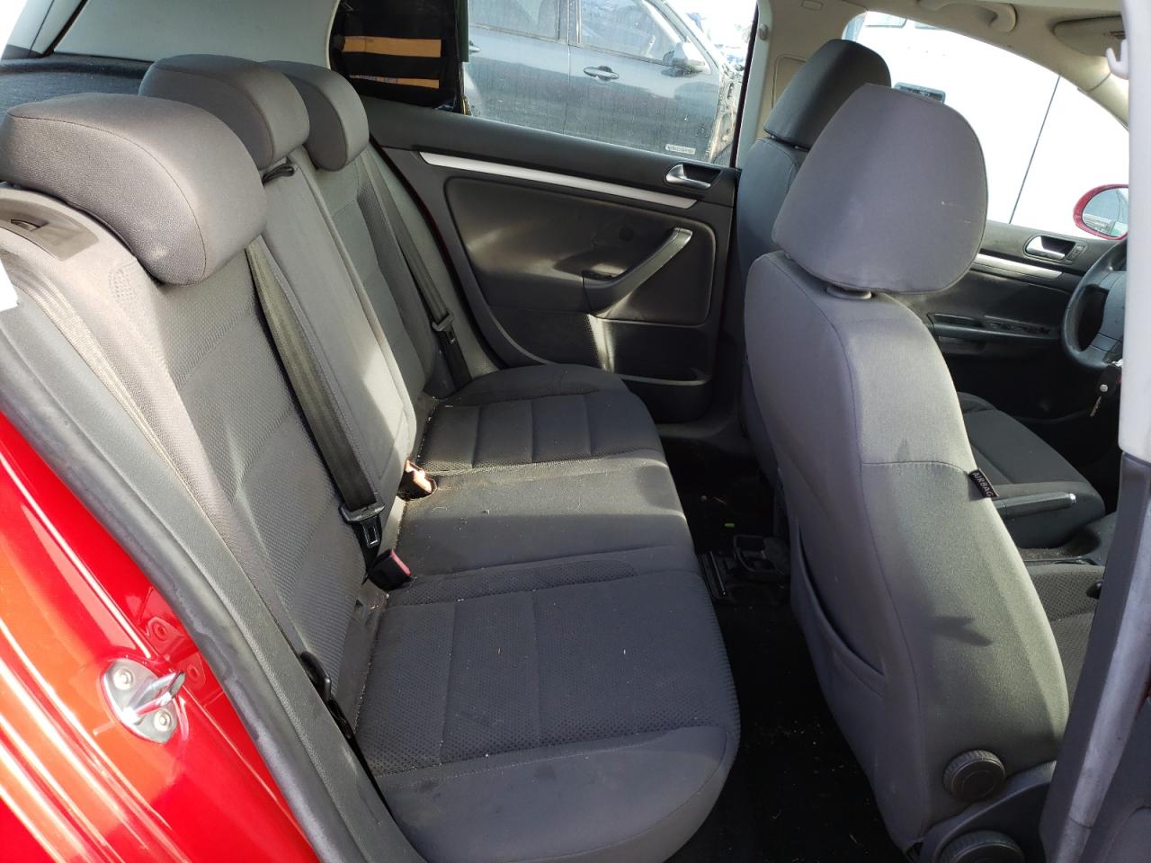 Photo 6 from auction – 2007 VOLKSWAGEN RABBIT with VIN WVWDR71K67W275539