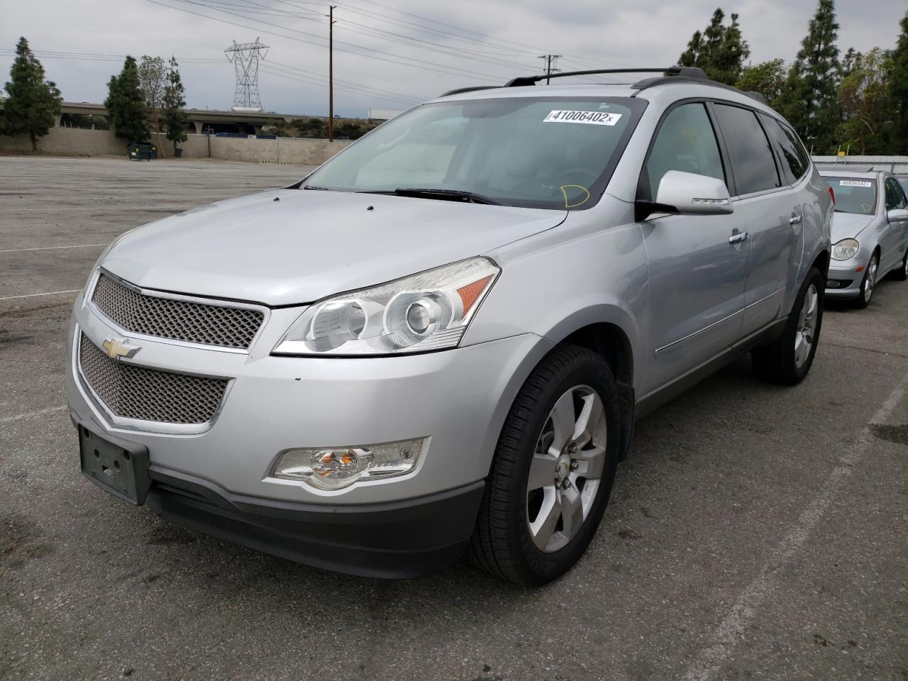 Photo 2 from auction – 2012 CHEVROLET TRAVERSE L with VIN 1GNKVLED6CJ135402