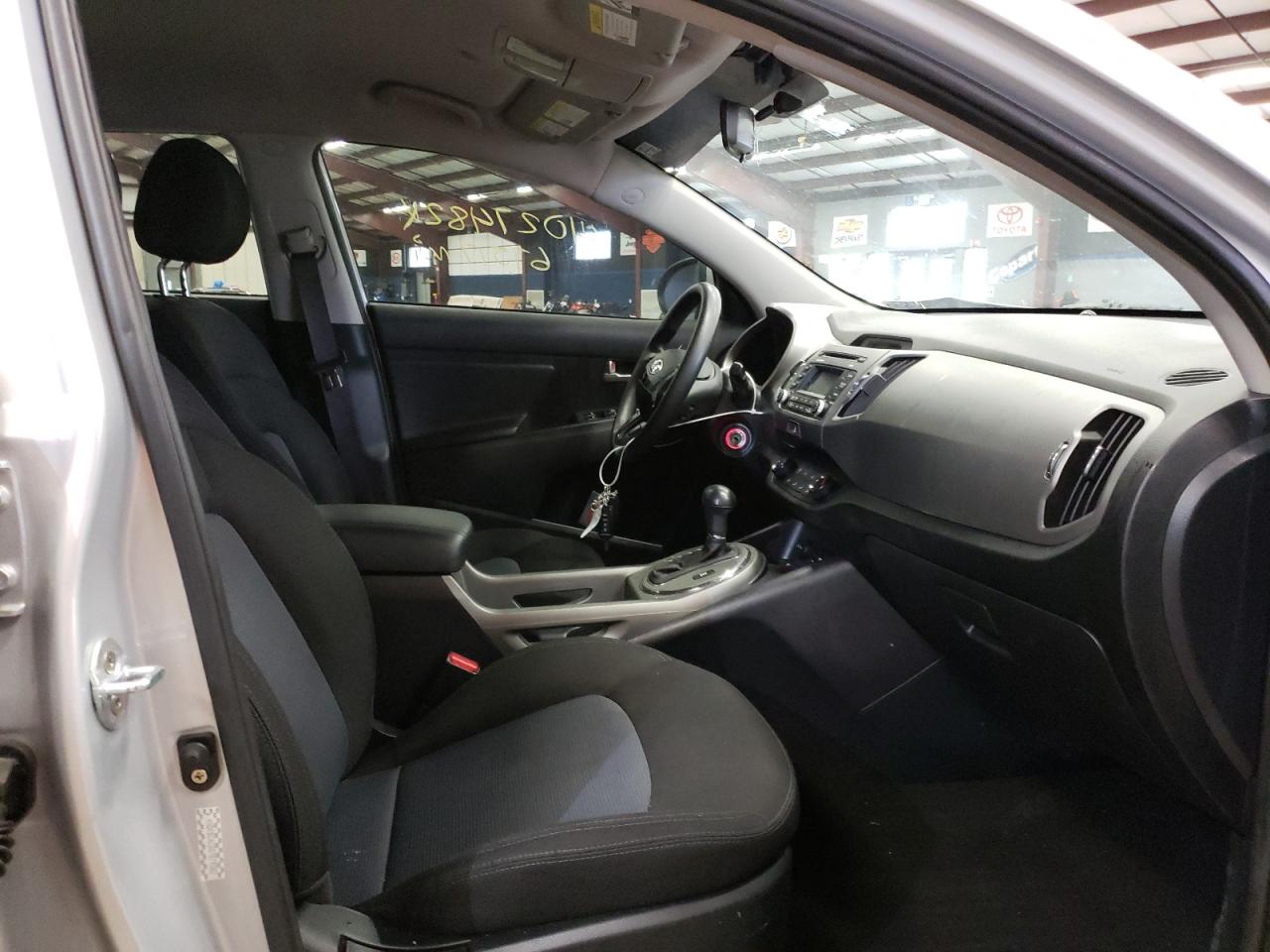 Photo 5 from auction – 2016 KIA SPORTAGE L with VIN KNDPBCAC8G7879302