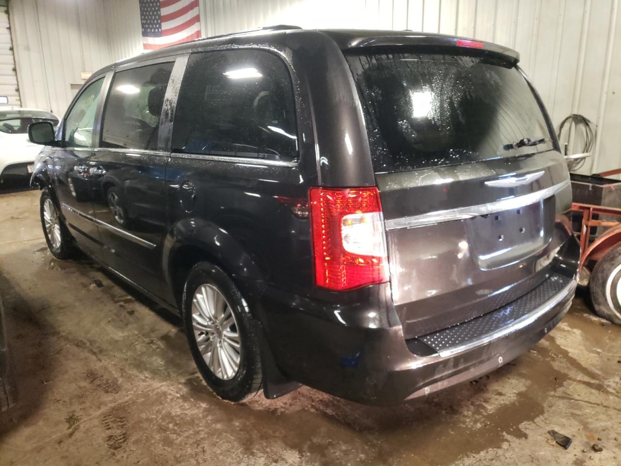 Photo 3 from auction – 2015 CHRYSLER TOWN & COU with VIN 2C4RC1CG7FR627130