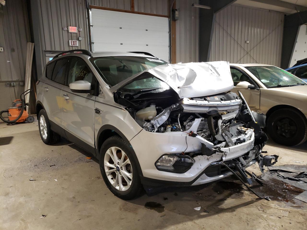FORD ESCAPE SE 2018 with VIN 1FMCU9GD3JUA62030 - Photo from auction