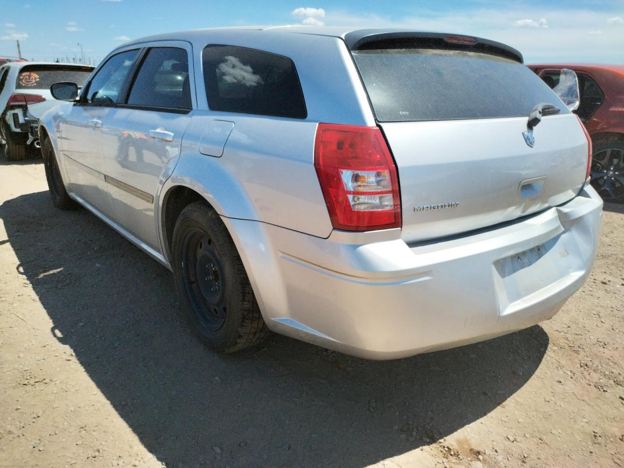 Photo 3 from auction – 2005 DODGE MAGNUM SE with VIN 2D4FV48TX5H628610