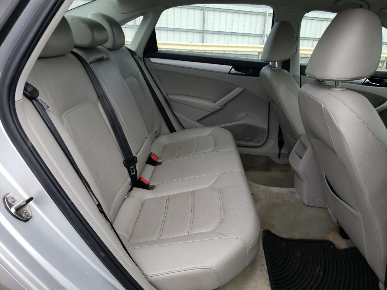 Photo 6 from auction – 2012 VOLKSWAGEN PASSAT SE with VIN 1VWBN7A3XCC110730