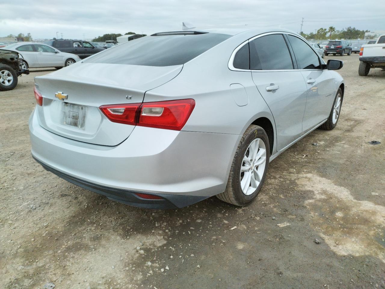 Photo 4 from auction – 2017 CHEVROLET MALIBU LT with VIN 1G1ZE5ST6HF186268