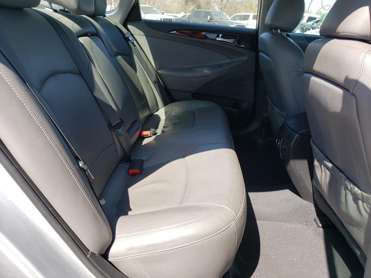 Photo 6 from auction – 2013 HYUNDAI SONATA SE with VIN 5NPEC4AB9DH618592