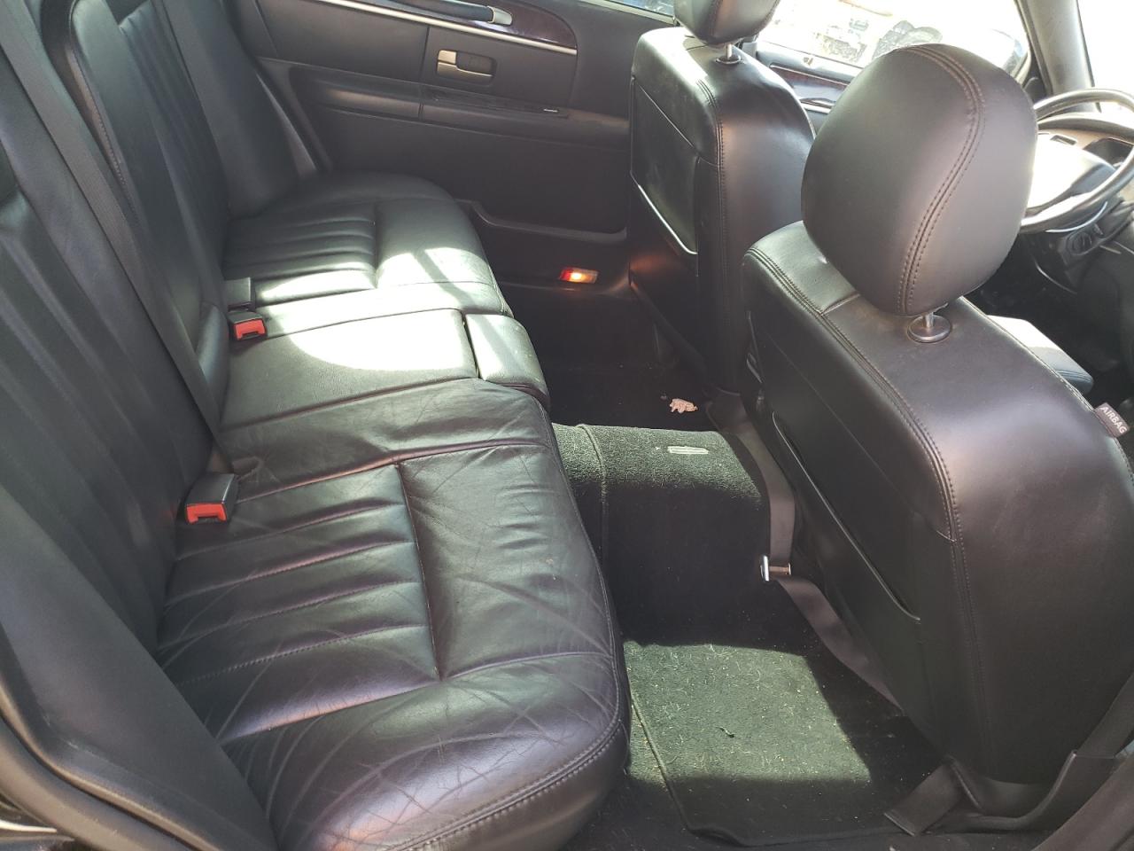 Photo 6 from auction – 2007 LINCOLN TOWN CAR E with VIN 1LNHM84W47Y633189