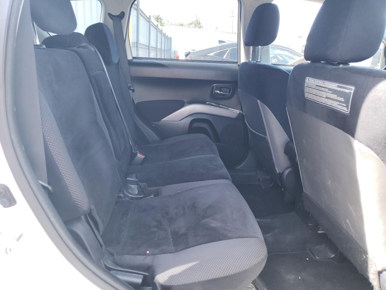 Photo 6 from auction – 2010 MITSUBISHI OUTLANDER with VIN JA4AT2AW7AZ013006
