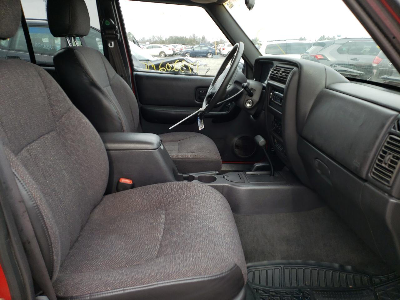 Photo 5 from auction – 2000 JEEP CHEROKEE C with VIN 1J4FF58S2YL161255