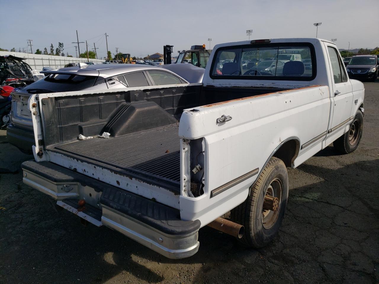 Photo 4 from auction – 1995 FORD F250 with VIN 2FTHF25F2SCA36925