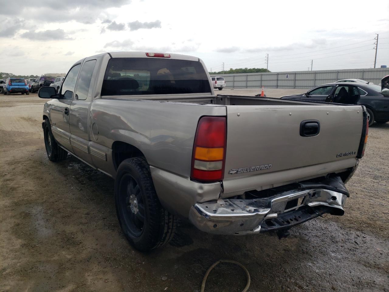 Photo 3 from auction – 2000 CHEVROLET SILVERADO with VIN 2GCEC19T2Y1136193