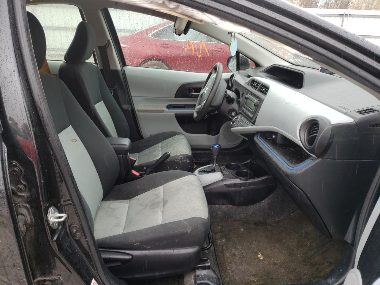 Photo 5 from auction – 2012 TOYOTA PRIUS C with VIN JTDKDTB37C1022727