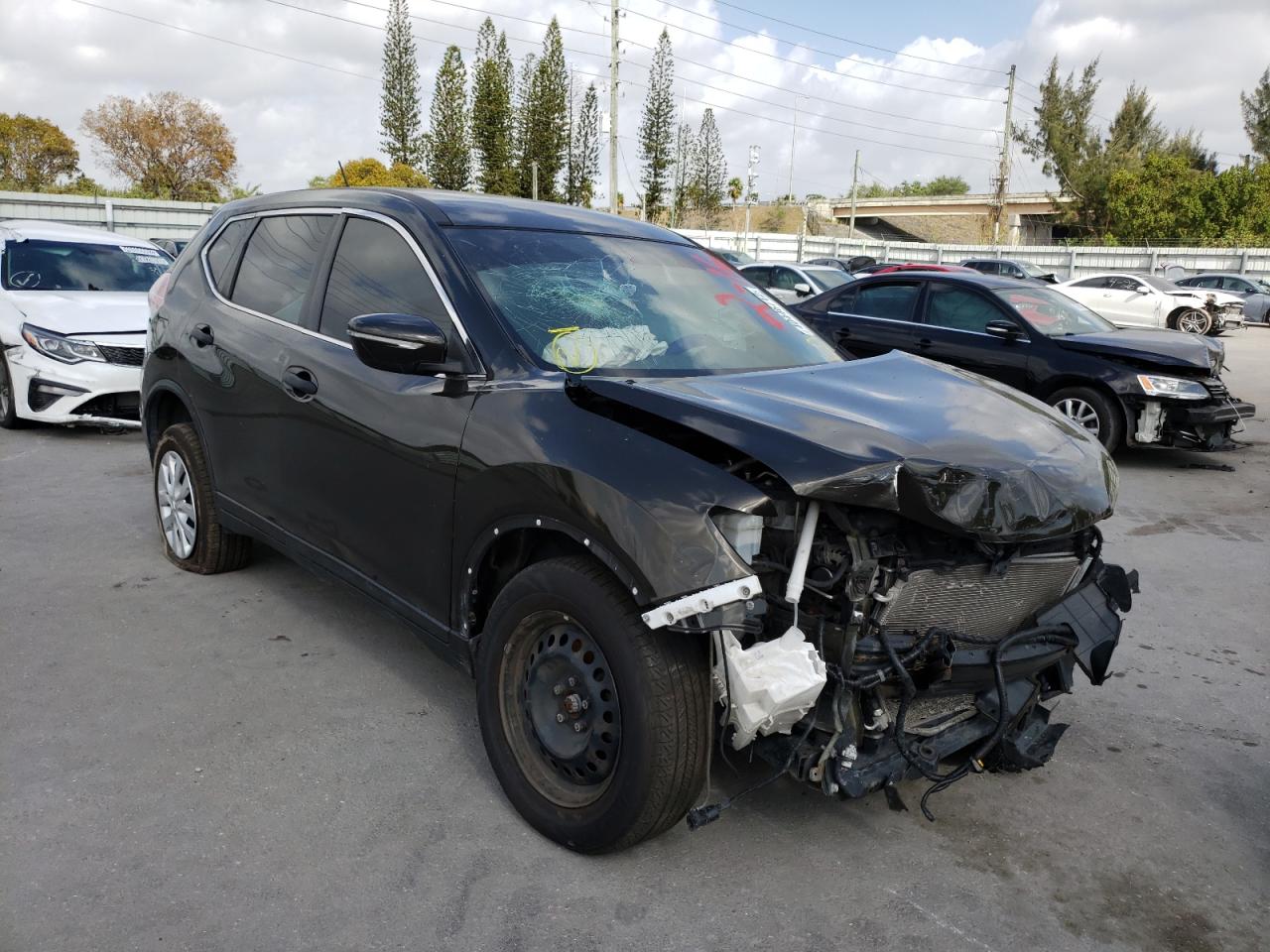 NISSAN ROGUE S 2016 with VIN 5N1AT2MV7GC890191 - Photo from auction
