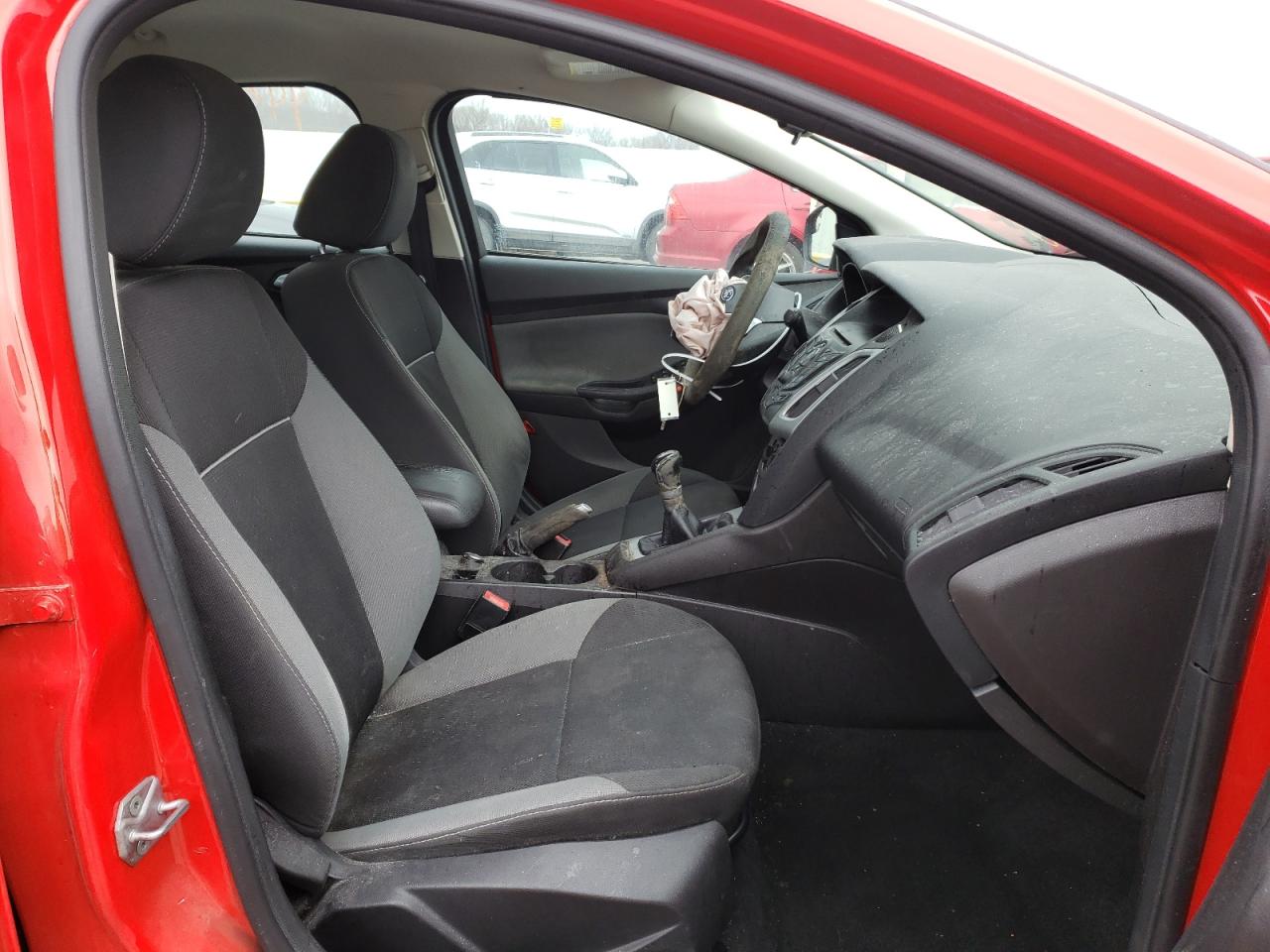 Photo 5 from auction – 2014 FORD FOCUS SE with VIN 1FADP3F20EL197402