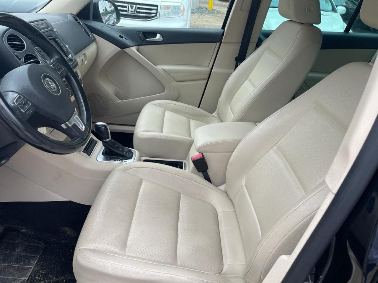 Photo 5 from auction – 2012 TOYOTA SIENNA XLE with VIN 5TDYK3DC6CS240724