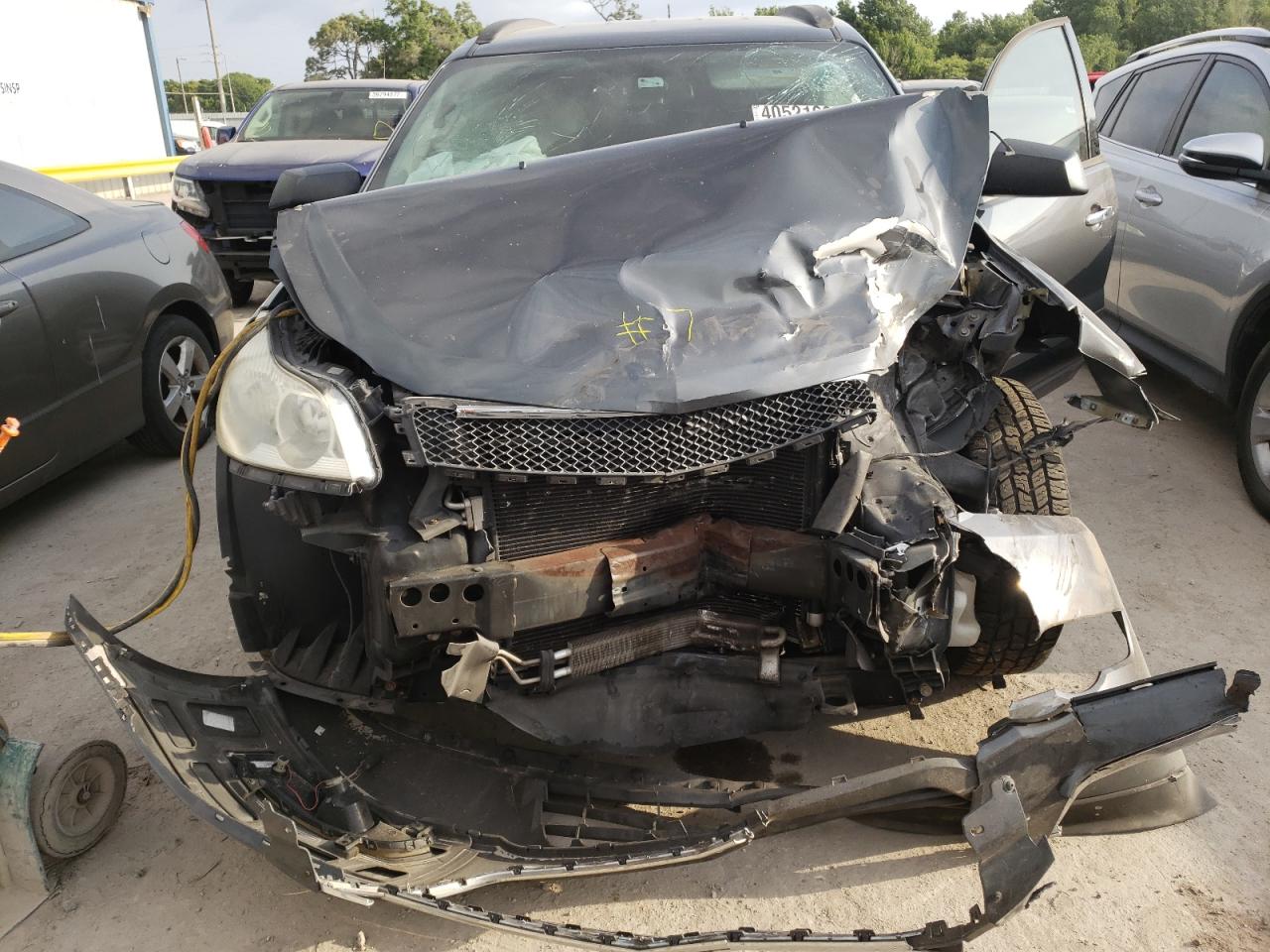 Photo 7 from auction – 2011 CHEVROLET TRAVERSE L with VIN 1GNKRFED6BJ379412