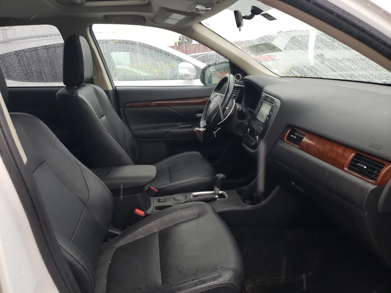 Photo 5 from auction – 2014 MITSUBISHI OUTLANDER with VIN JA4AD3A36EZ012945