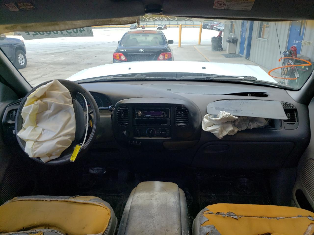 Photo 9 from auction – 1999 FORD F150 with VIN 1FTRX07W4XKA23857
