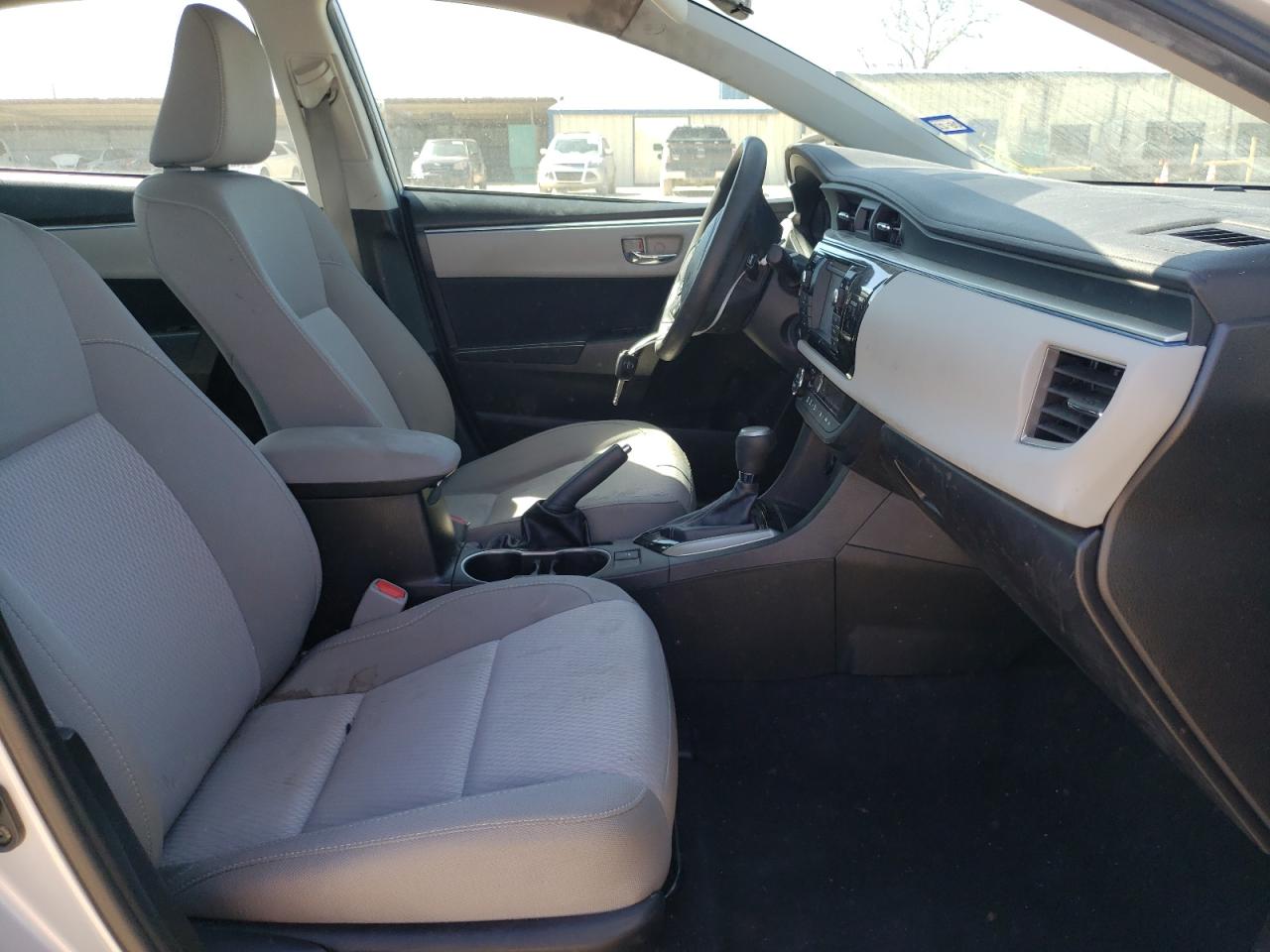Photo 5 from auction – 2015 TOYOTA COROLLA L with VIN 5YFBURHE3FP324737