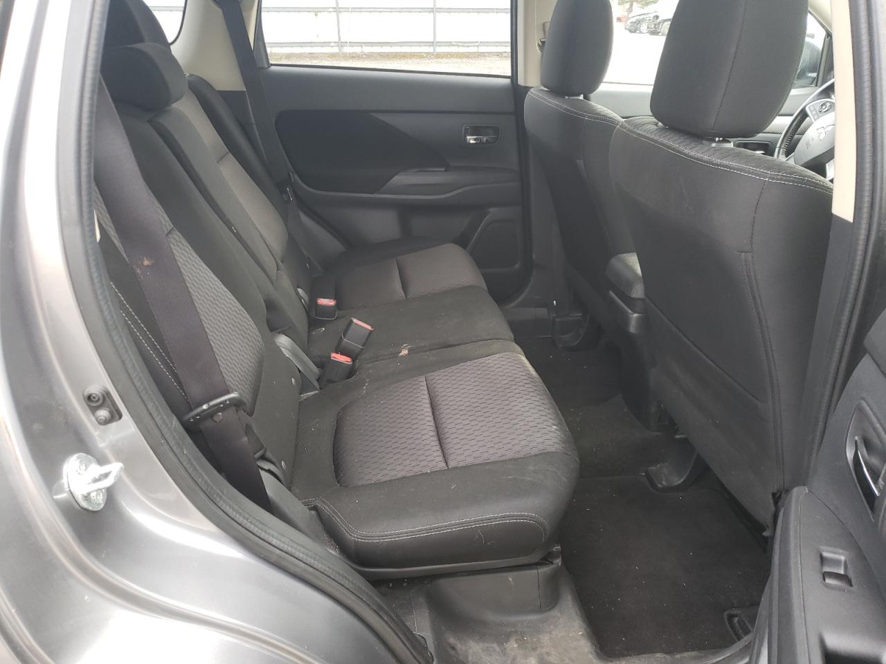 Photo 6 from auction – 2015 MITSUBISHI OUTLANDER with VIN JA4AD2A3XFZ004178