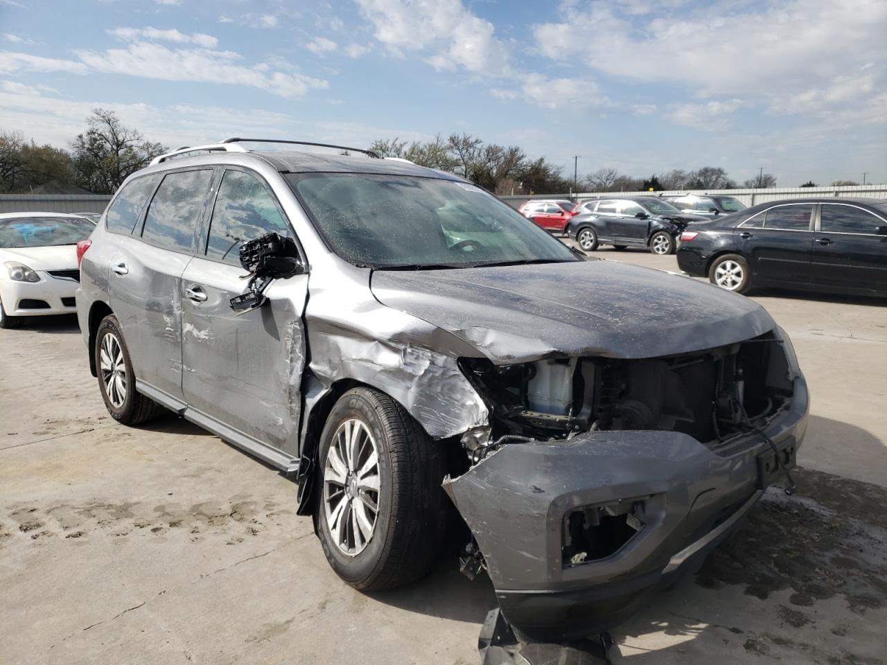 NISSAN PATHFINDER 2017 with VIN 5N1DR2MN5HC650649 - Photo from auction