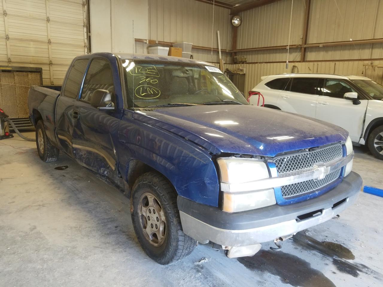 CHEVROLET SILVERADO 2004 with VIN 2GCEC19V741118641 - Photo from auction