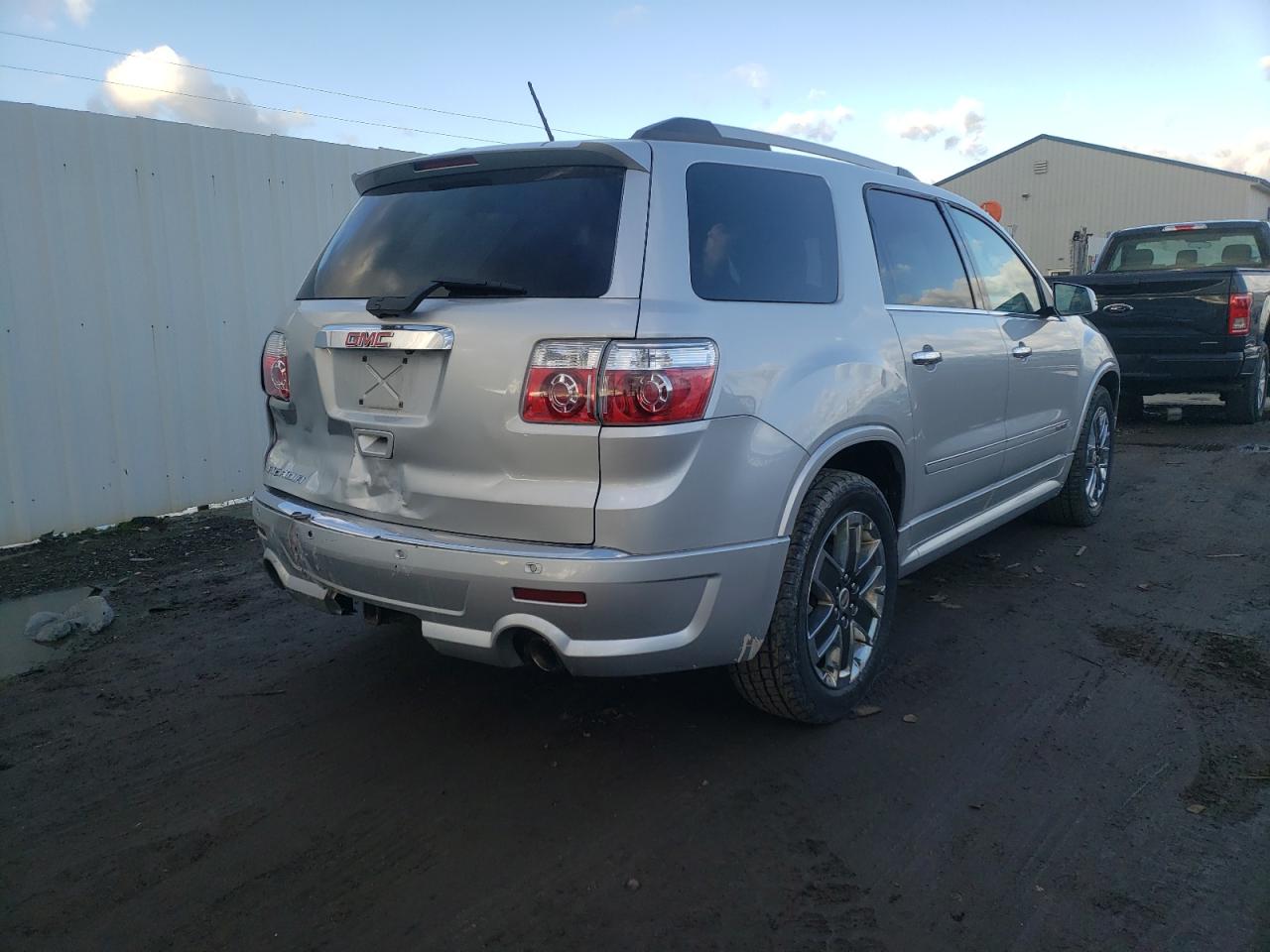 Photo 4 from auction – 2011 GMC ACADIA DEN with VIN 1GKKRTED7BJ367426
