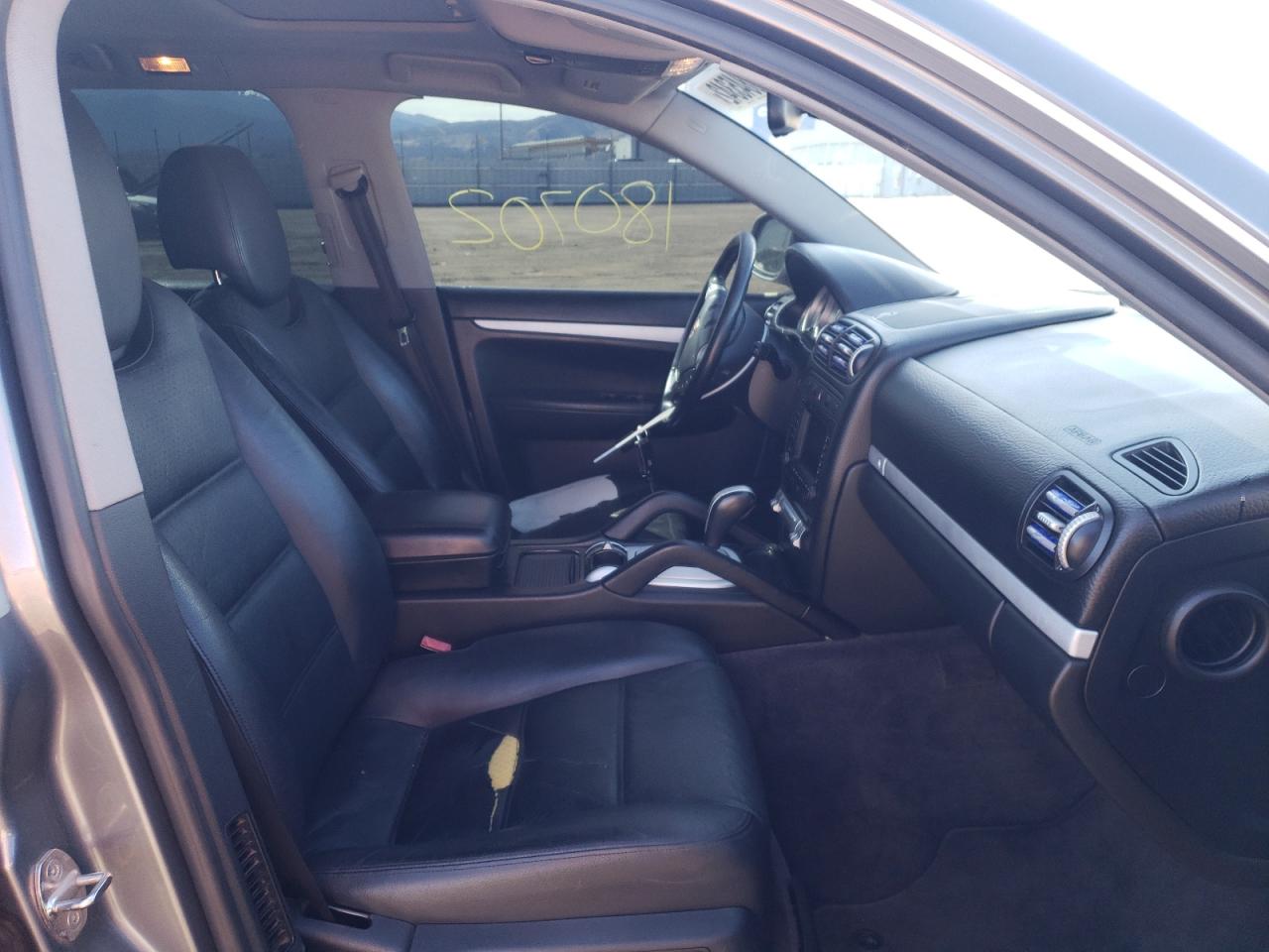 Photo 5 from auction – 2004 PORSCHE CAYENNE S with VIN WP1AB29P34LA75725