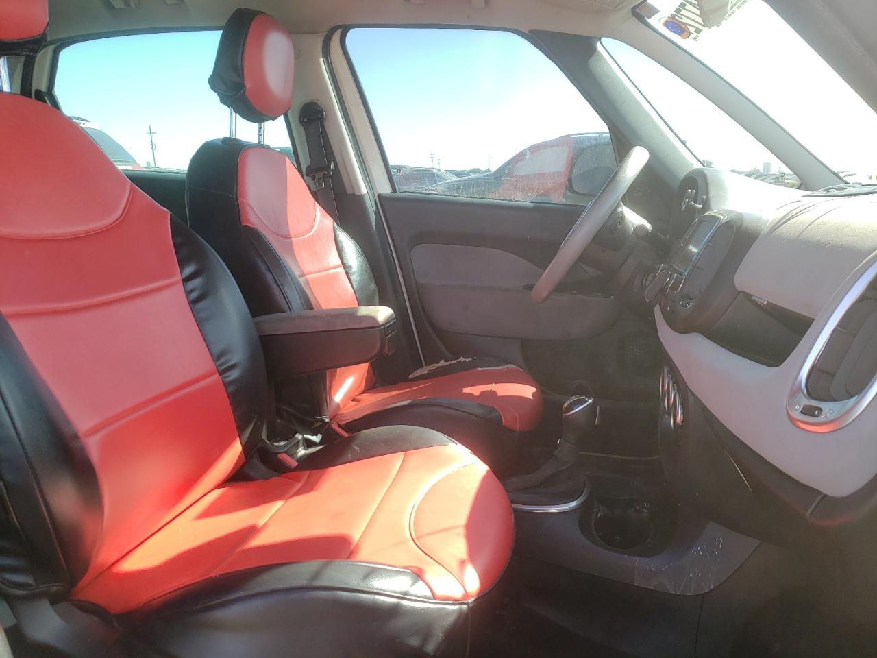 Photo 5 from auction – 2014 FIAT 500L EASY with VIN ZFBCFABHXEZ000825