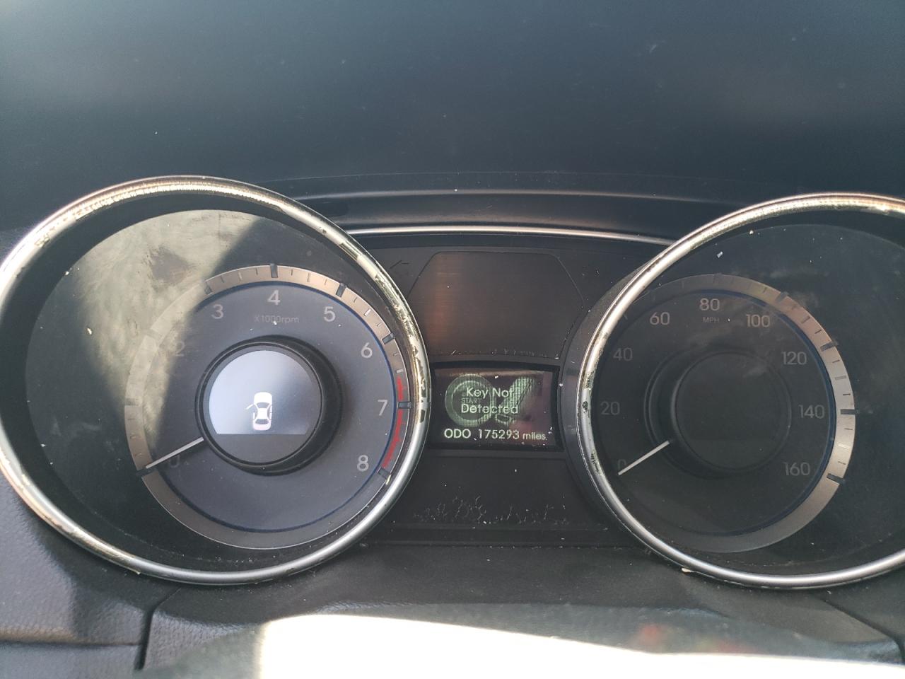 Photo 8 from auction – 2011 HYUNDAI SONATA SE with VIN 5NPEC4AC6BH186680