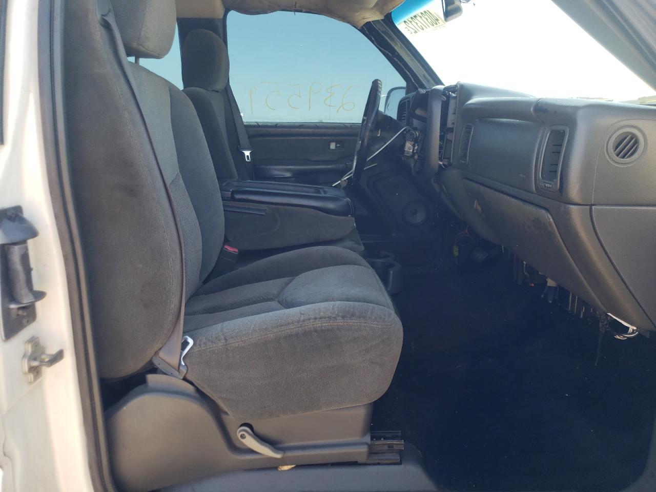 Photo 5 from auction – 2005 GMC NEW SIERRA with VIN 2GTEC19T851368423