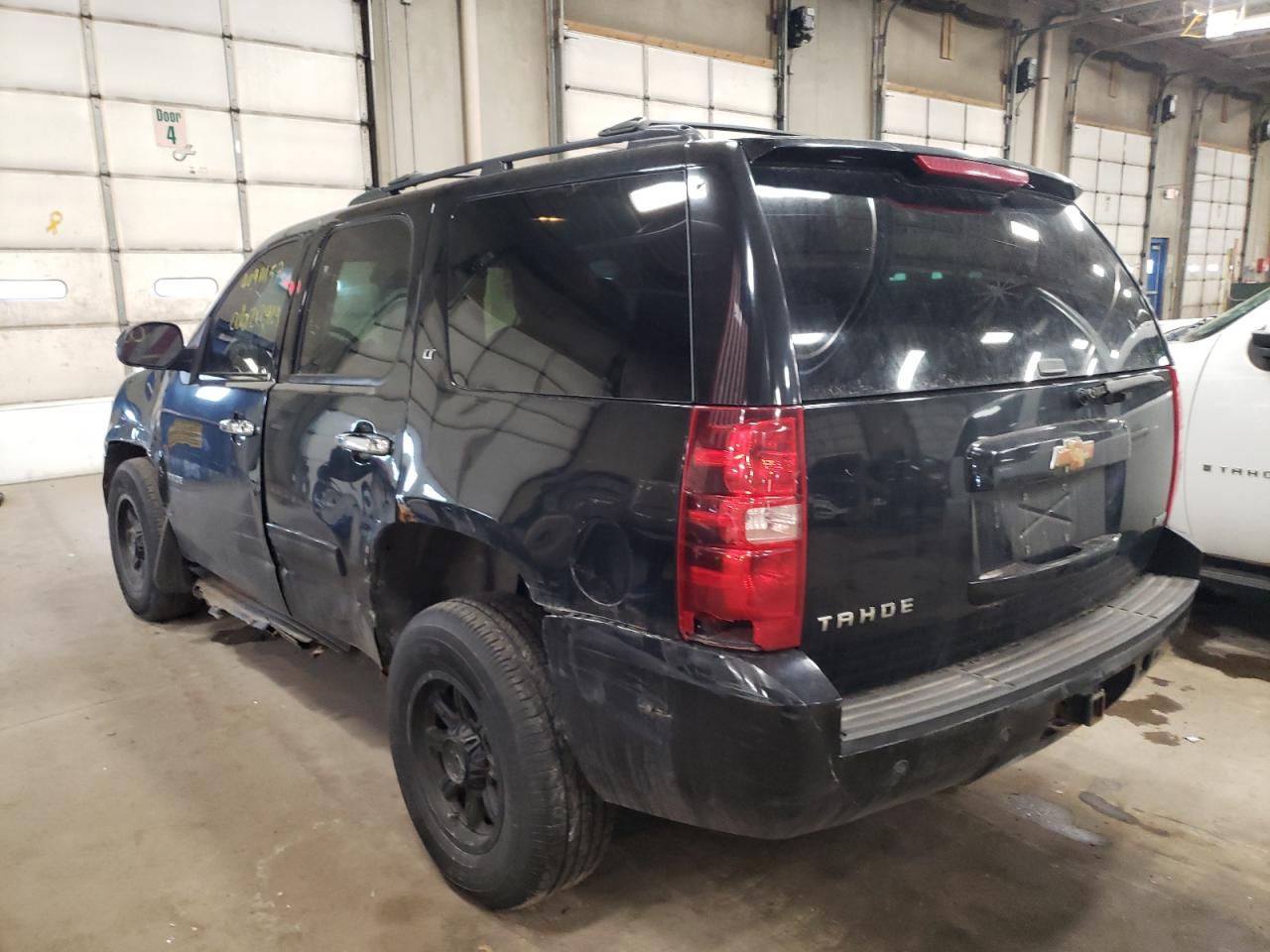 Photo 3 from auction – 2011 CHEVROLET TAHOE with VIN 1GNSKBE08BR151293