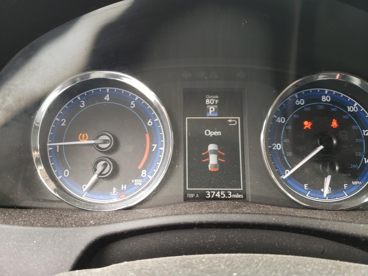 Photo 8 from auction – 2018 TOYOTA COROLLA L with VIN 5YFBURHE7JP769037