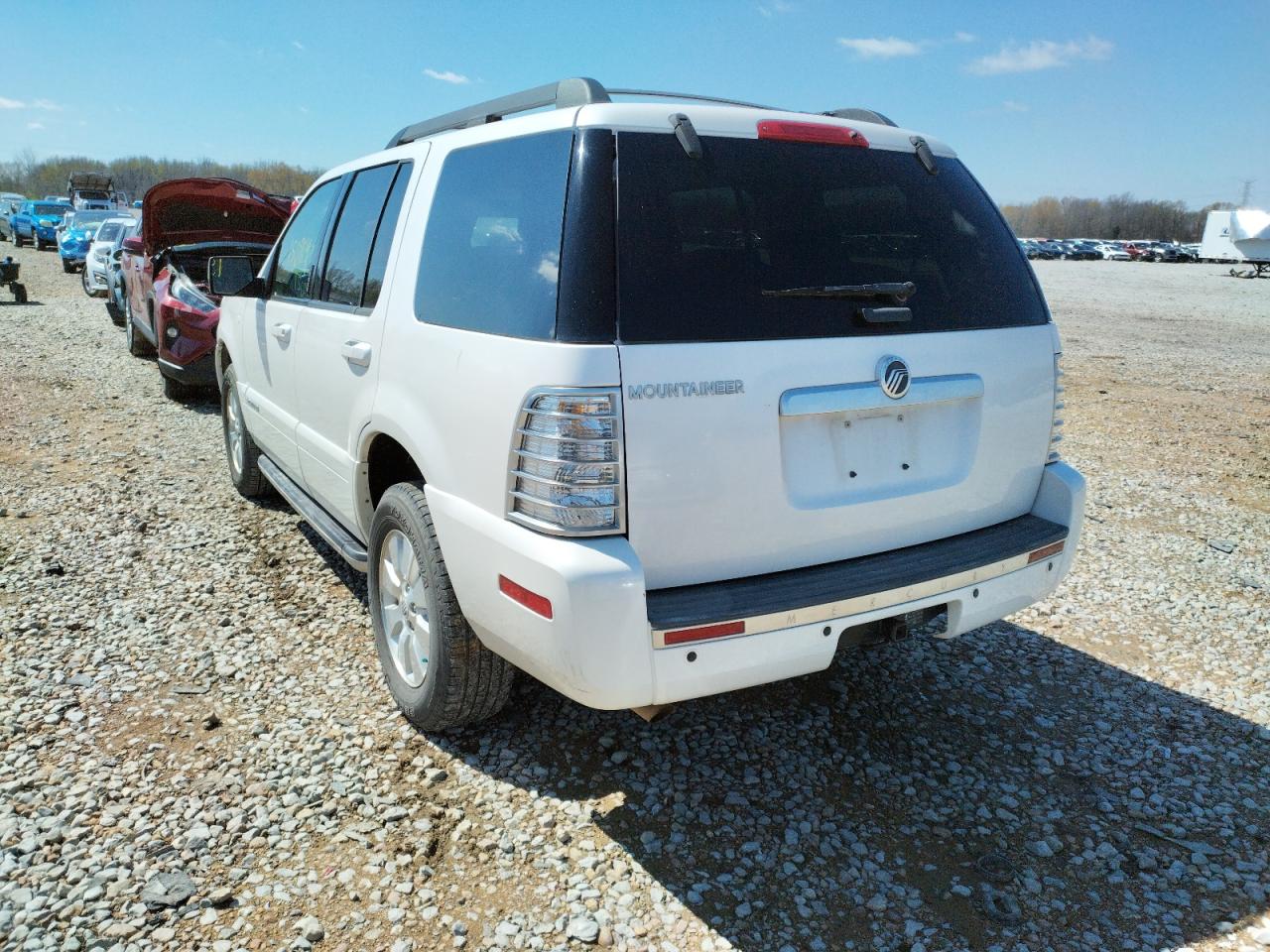 Photo 3 from auction – 2010 MERCURY MOUNTAINEE with VIN 4M2EN3HE4AUJ07355