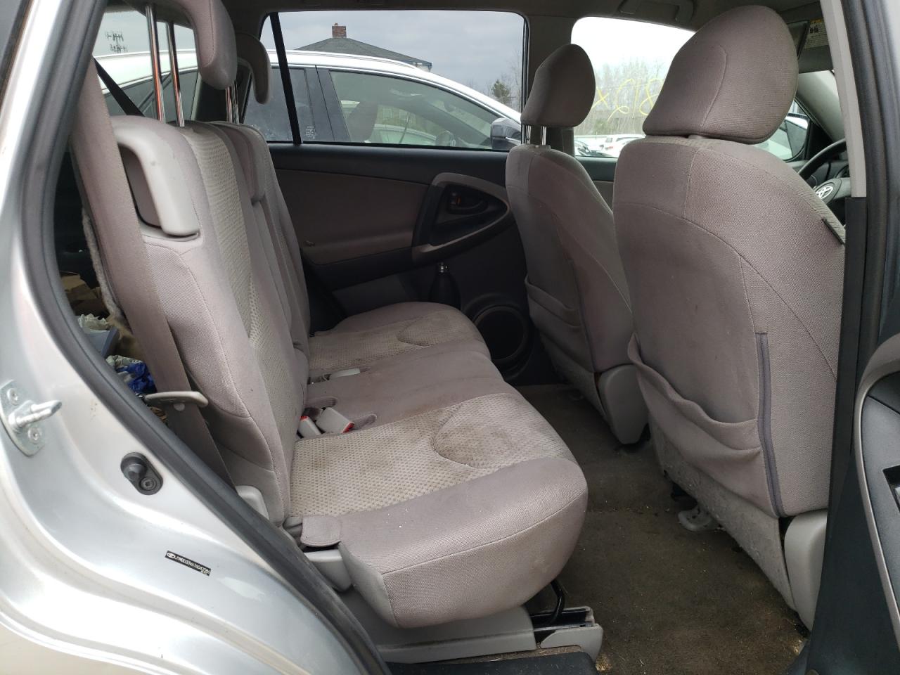 Photo 6 from auction – 2007 TOYOTA RAV4 with VIN JTMBD33V676042086