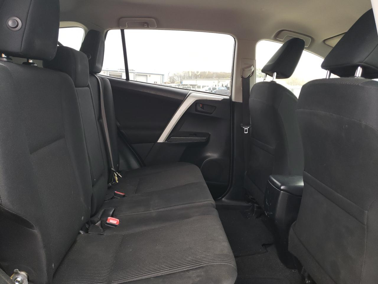Photo 6 from auction – 2014 TOYOTA RAV4 LE with VIN JTMZFREV7ED036153