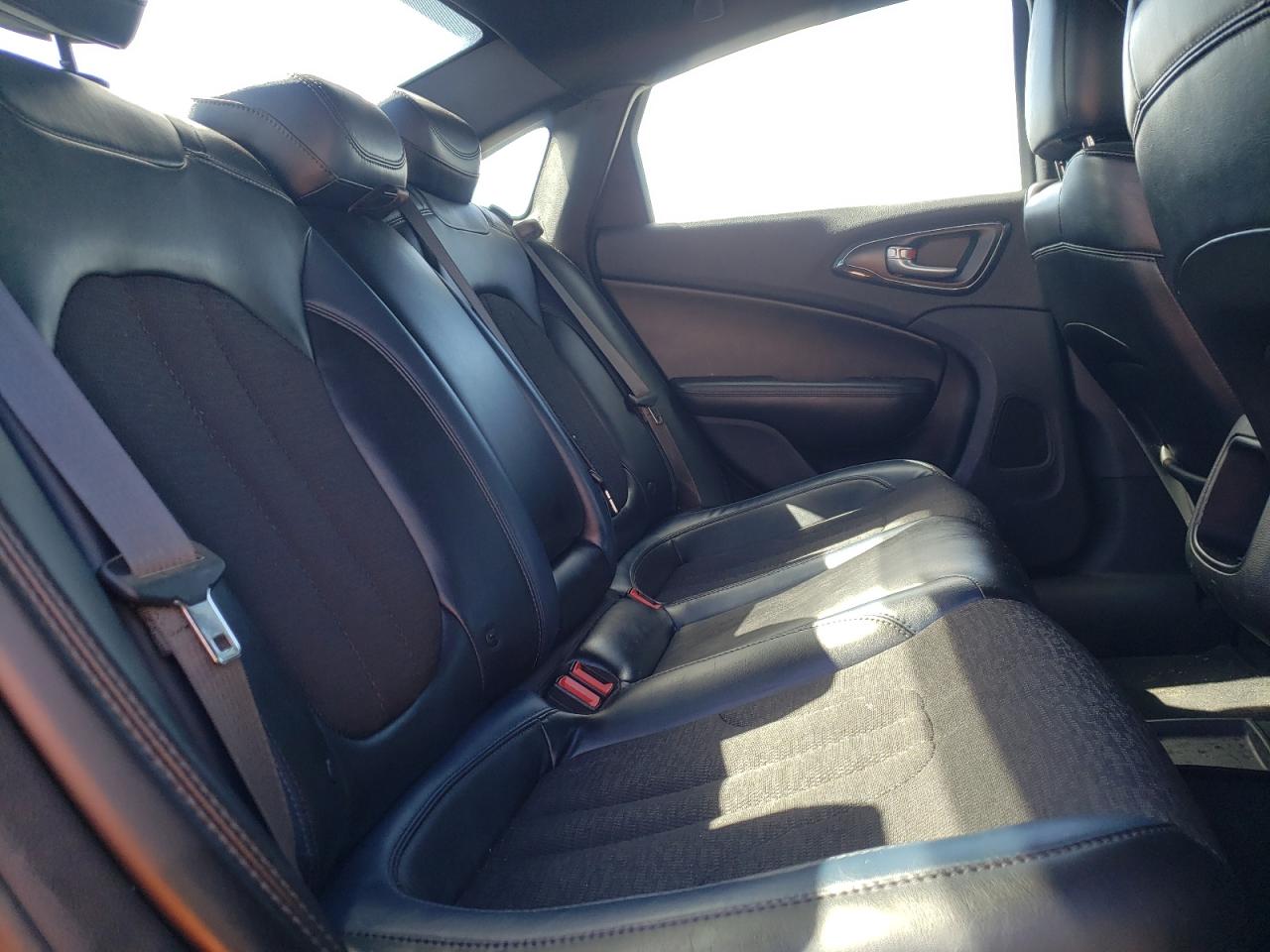 Photo 6 from auction – 2015 CHRYSLER 200 S with VIN 1C3CCCBB5FN585386