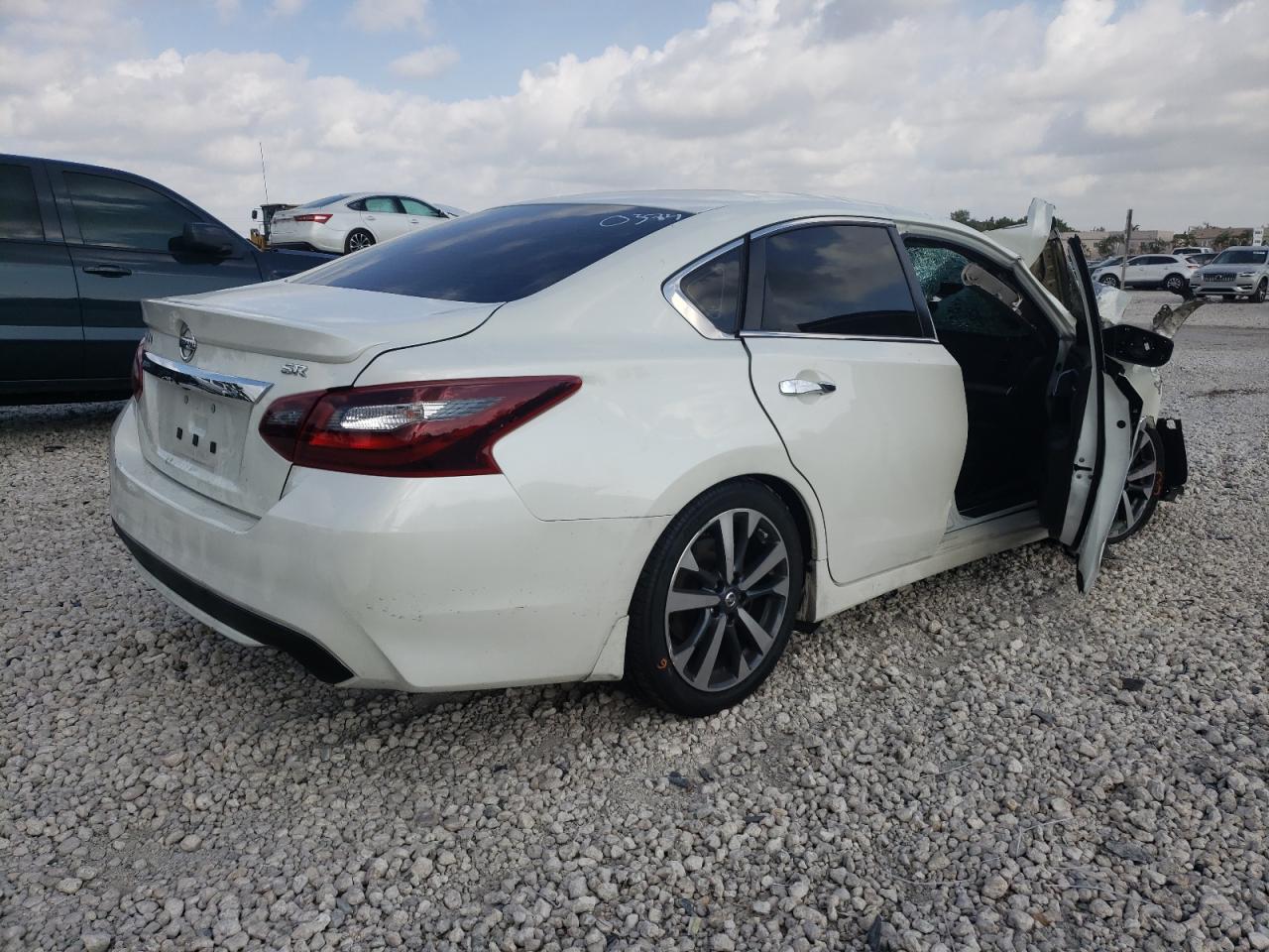 Photo 4 from auction – 2017 NISSAN ALTIMA 2.5 with VIN 1N4AL3AP7HC160384