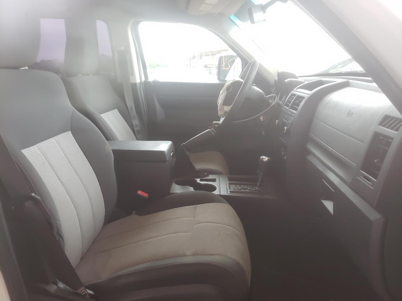 Photo 5 from auction – 2009 DODGE NITRO SE with VIN 1D8GT28K09W521898