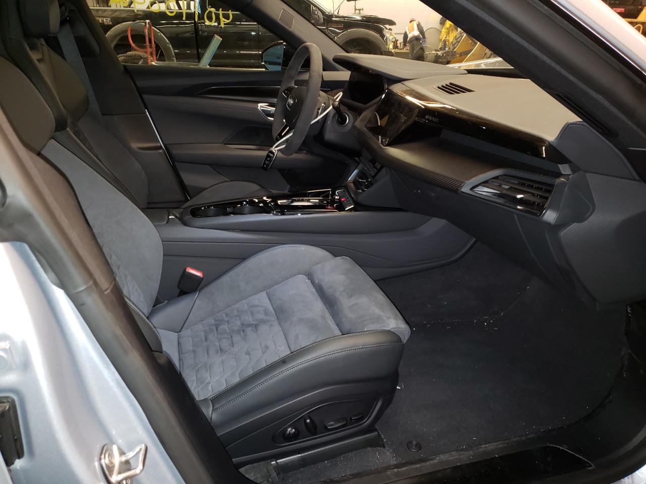 Photo 5 from auction – 2022 AUDI E-TRON GT with VIN WAUCJBFW1N7001526
