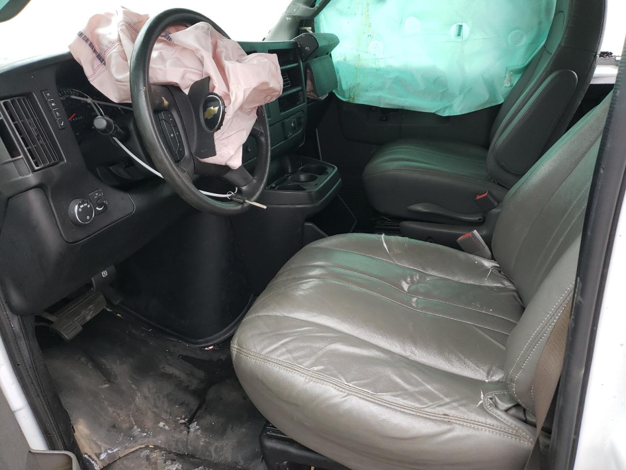 Photo 5 from auction – 2017 CHEVROLET EXPRESS G2 with VIN 1GCWGAFF0H1348961