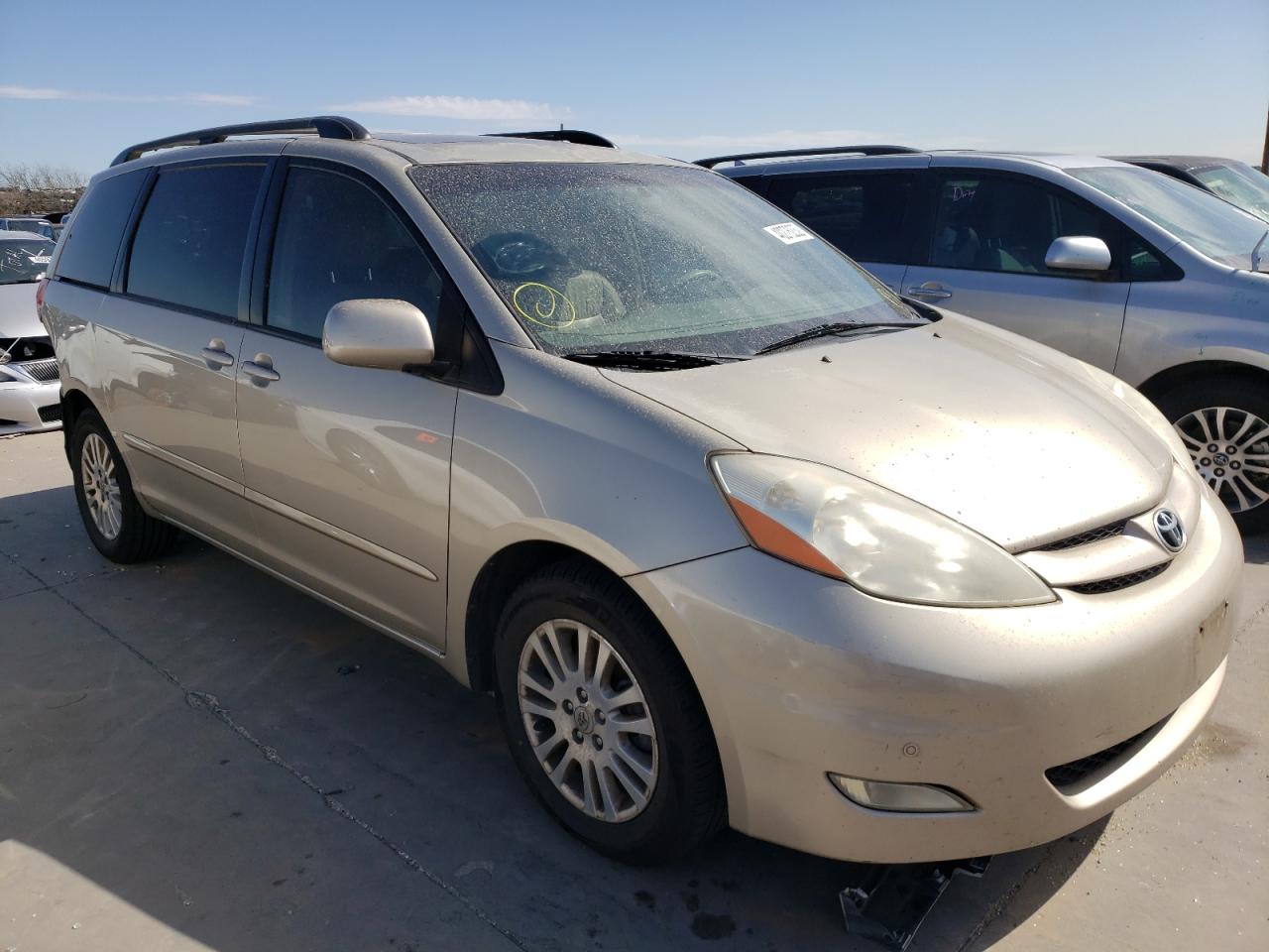 TOYOTA SIENNA XLE 2010 with VIN 5TDYK4CC3AS334936 - Photo from auction