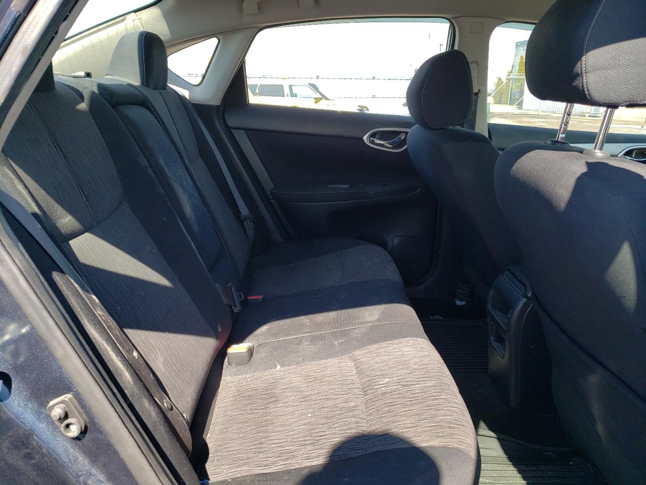Photo 6 from auction – 2015 NISSAN SENTRA S with VIN 3N1AB7AP7FL682473