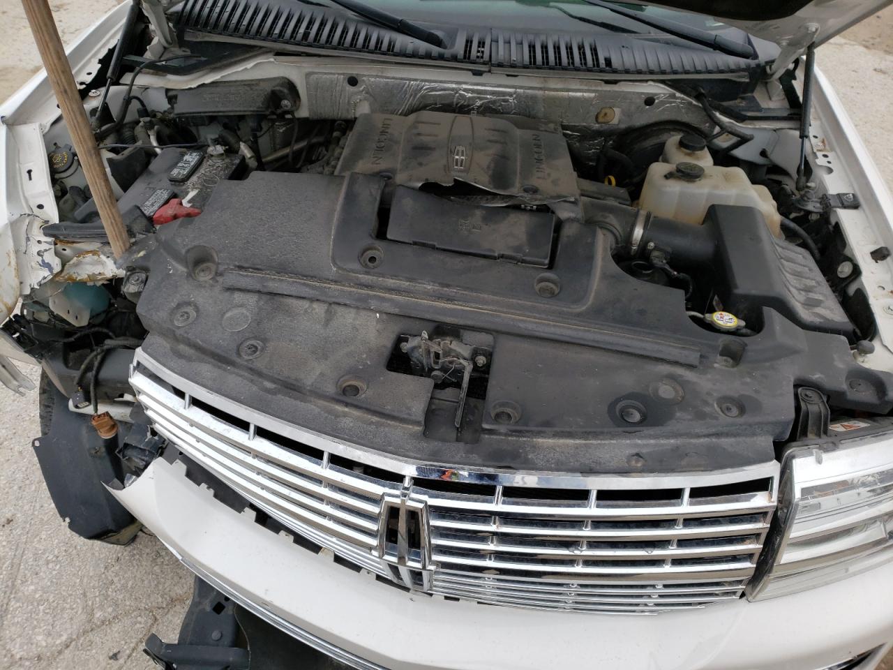 Photo 7 from auction – 2012 LINCOLN NAVIGATOR with VIN 5LMJJ2H54CEL04185