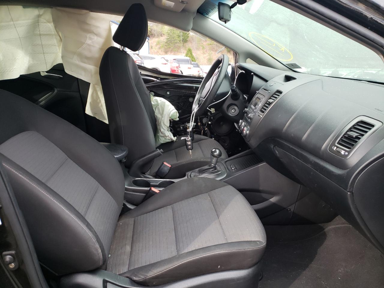 Photo 5 from auction – 2014 KIA FORTE LX with VIN KNAFX4A6XE5222214
