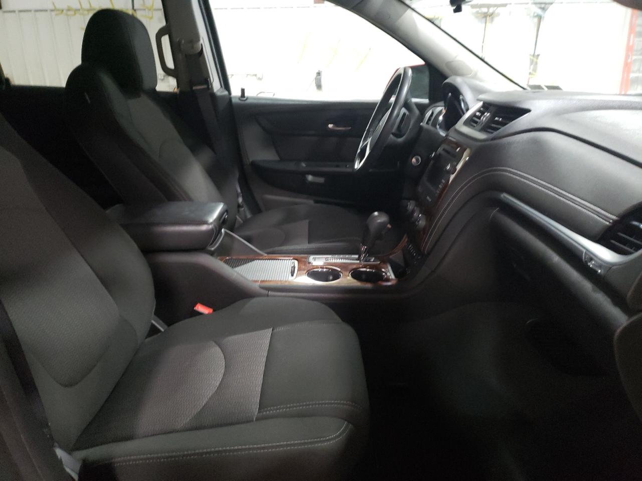 Photo 5 from auction – 2014 CHEVROLET TRAVERSE L with VIN 1GNKVGKD6EJ154630