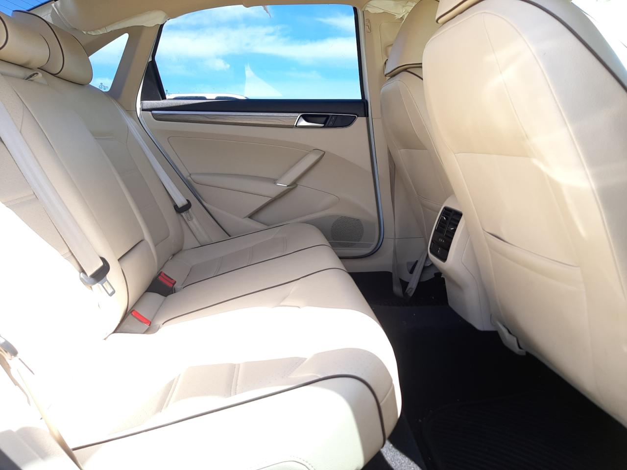 Photo 6 from auction – 2016 VOLKSWAGEN PASSAT SE with VIN 1VWBT7A38GC042276