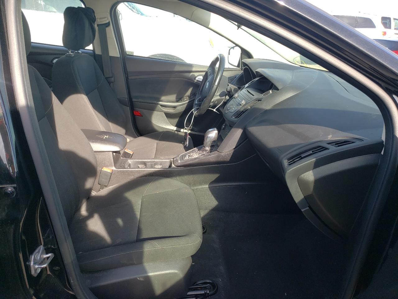 Photo 5 from auction – 2015 FORD FOCUS SE with VIN 1FADP3F22FL275387